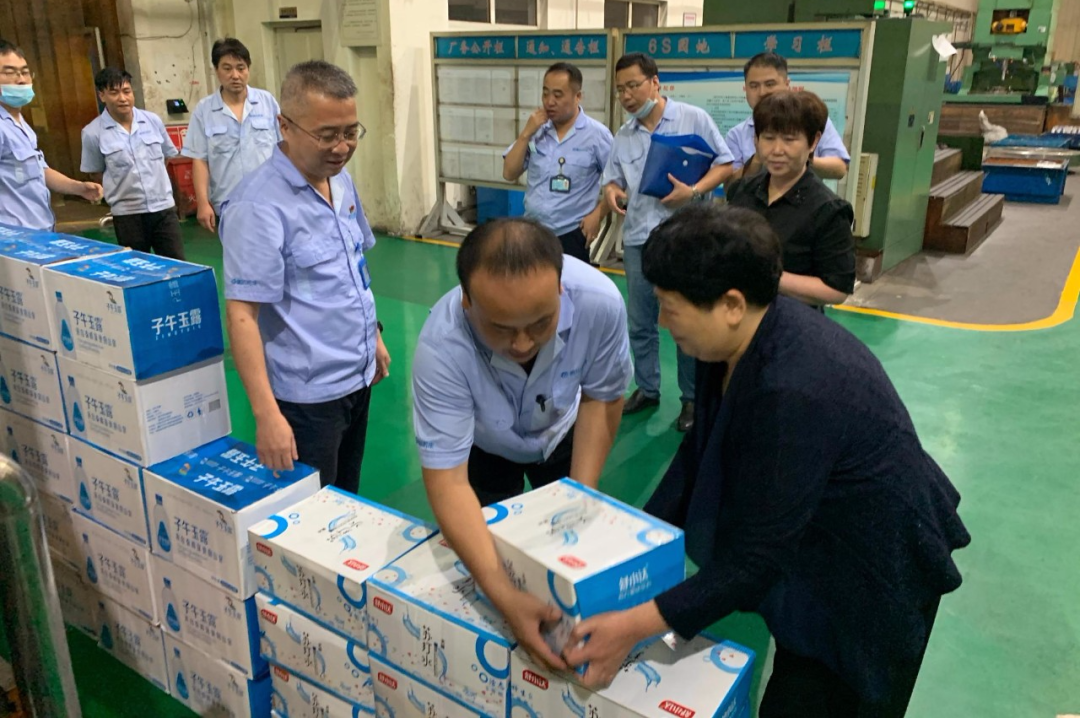 ?陜西省總工會(huì)黨組成員李秀華一行到秦川集團(tuán)慰問(wèn)一線職工