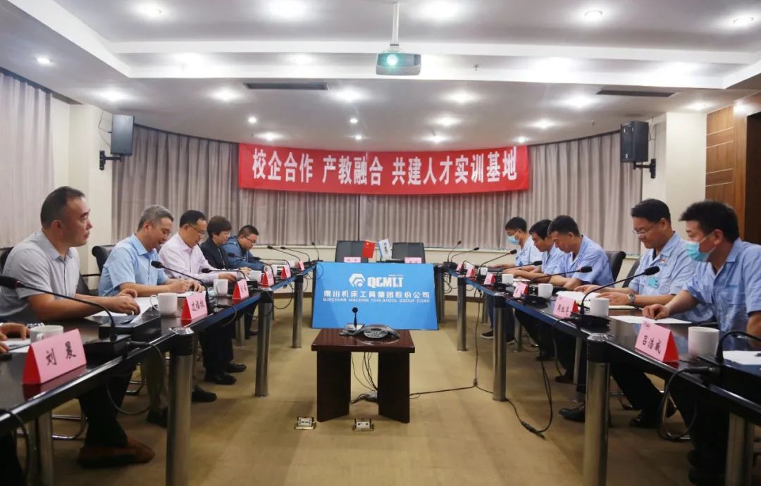 秦川集團與陜西機電職業(yè)技術學院、寶雞技師學院聯(lián)合簽署校企合作協(xié)議